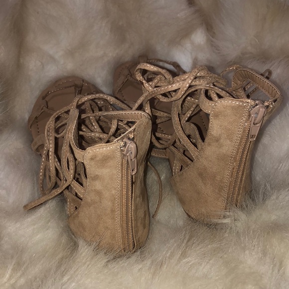 Never worn gladiator style sandals Shoedazzle - Picture 2 of 2